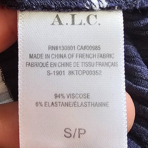 ALC Sabina Striped Stretchy Plunge Neckline Crop Top w Cap Sleeves, S, Blue &Wht - Picture 7 of 9